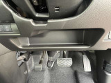 運転席アンダーポケットです
