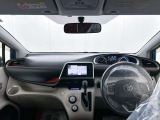 落ち着いたカラーの内装で、ゆったりと運転したい方に。