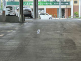 メルセデス・ベンツあざみ野店は、屋内展示場がございますので、雨の日もゆっくりと実車をご覧いただけます。駅から徒歩3分の立地です。