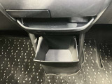 【インストセンターロアボックス】CDなどが収納できる格納式のボックス!