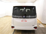 バックカメラが付いているので後方確認が非常にしやすいです。今や運転初心者も熟練者も必須装備!ついていて損はないですね♪
