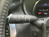 ワイパーに関する表示やAUTOの表記がレバーにまとまり、操作内容を確認しやすい設計です。雨天時など、天候に合わせて手元で扱える便利な装備です。