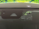 【スマートブレーキサポート】走行中に前方の車両等を認識し、衝突しそうな時は警報とブレーキで衝突回避と被害軽減をアシスト。より安全にドライブをお楽しみいただけます。