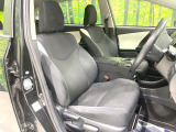 運転席まわりには十分なスペースがあり、大柄な方でもゆったり運転していただける環境です。