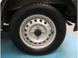 【タイヤ】タイヤの残量は8mmです。ご納車前に点検・空気圧調整もさせて頂きますので、ご安心下さい。