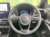 インテリアに合わせたデザインのステアリングは、運転される方のことも考え、運転しやすい形状、大きさです。是非一度、実際に触ってお確かめください。