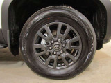 タイヤサイズは265/65R18になります。