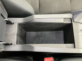 運転席からすぐ手が届く収納ボックス★サッと取り出したい小物を収納しておくと便利です!
