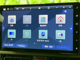ナビや電話、テレビ、Bluetoothオーディオなどのメニューが並び、目的の機能を画面から選びやすい構成です。日々の移動を支える多彩な機能をまとめて活用できます。