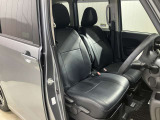 【運転席・助手席転席】運転席の足もともゆったりで長距離ドライブでも快適に★