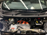 電気自動車のメンテナンスは日産にお任せください。電気自動車を知り尽くしたプロが最新の機器を使ってお車の点検・整備を実施します。エンジンオイルなどがないので、メンテナンス費用が安いのも魅力的です。