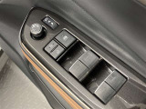 全席に電動パワーウインドウを装備。乗員それぞれが快適に操作できます。
