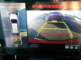 パノラミックビューモニター&バックモニター♪車両の前後左右に搭載した4つのカメラの映像を合成し、車を真上から見ているような映像を表示♪