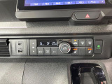 【シートヒーター】寒い日に重宝するシートヒーター!エアコンより早く温まってくれるので寒がりの人も安心ですね♪エアコンの温風は乾燥するから苦手、という方にもをおすすめです。