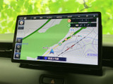 現在地や周辺の道路を画面上で確認でき、目的地までのルートを把握する際に役立ちます。表示内容を確認しながら、日々のお出かけや初めての場所への移動をサポートします。
