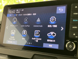 ナビやスマートフォン連携、設定などのメニューが画面にまとまり、必要な機能を選びやすい構成です。表示が整理されているため、日常の操作時にも確認しやすく便利です。