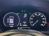 ホンダセンシング装着車となっております。衝突軽減ブレーキ、誤発進抑制機能、歩行者事故低減ステアリング、路外逸脱抑制機能、アダプティブクルーズコントロール、車線維持支援システム他、安全運転を幅広く支援。
