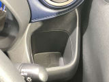 運転席・助手席のドリンクホルダーです