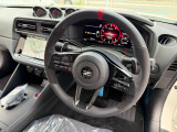 NISMO専用本革・アルカンターラ巻ステアリング(レッドセンターマーク、レッドステッチ付・パドルシフト・ステアリングリモコン)