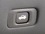ボタン一つでトランクオープンが可能!車内から操作できる為、非常に便利な装備の一つとなります!