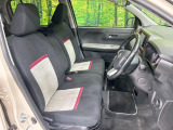 運転席まわりには十分なスペースがあり、大柄な方でもゆったり運転していただける環境です。