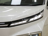 LEDヘッドライトです。デザイン性がよくとても明るいので、夜間の走行や悪天候でも安心です。しかも長寿命!