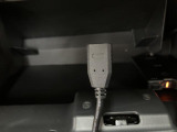 【USB】スマホのナビをディスプレイオーディオで使用する際に使います。