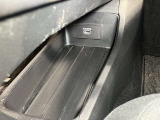 HDMI端子に専用ケーブルを差し込むとナビで動画を楽しめます★