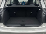 ご納車前には、BMWを熟知したメカニックによる100項目の点検・整備を行います。不具合箇所、交換時期に達している部品に関しましては、全て当社負担で交換してからのご納車となります。