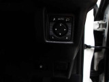 運転席から左右のドアミラーの開閉が可能です♪駐車場でのドアミラーの折り畳みが簡単です♪
