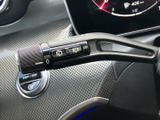 レバーには操作に関する表示がまとまり、手元で確認しやすい構成です。運転席から手を伸ばしやすい位置にあり、天候の変化に応じた操作を助けてくれます。
