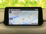 ダッシュボード上部の画面は運転席から確認しやすい位置にあり、地図やオーディオの情報を把握しやすい配置です。視線を大きく移さずに情報を確かめられ、日常のお出かけをサポートします。