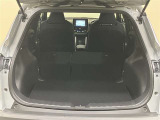 シートを倒すと広々とした荷物スペースに☆