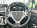 インテリアに合わせたデザインのステアリングは、運転される方のことも考え、運転しやすい形状、大きさです。是非一度、実際に触ってお確かめください。