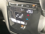 【オートエアコン】一度お好みの温度に設定すれば、車内の温度を検知し風量や温度を自動で調整。暑い&hellip;寒い&hellip;と何度もスイッチ操作をする必要はありません。快適な車内空間には必須の機能ですね♪