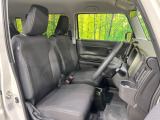 運転席シート廻りは使用感も少なく、良好な状態となっています。前オーナー様が丁寧に使っていたことがよくわかりますね。