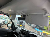 運転席側と助手席側にそれぞれサンバイザーがあります。