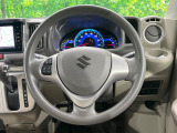 インテリアに合わせたデザインのステアリングは、運転される方のことも考え、運転しやすい形状、大きさです。是非一度、実際に触ってお確かめください。