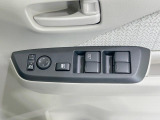 【電動格納ミラー】サイドミラーは電動格納式となっており、狭い駐車場でもキズがつくリスクを抑えられます。