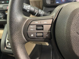 ステアリングにオーディオ操作スイッチが付いています。オーディオ画面に直接タッチしなくても操作が出来ますので、運転に集中できます。