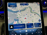 美しいグラフィックによる地図表示、ETC2.0対応VICSの広域渋滞情報を考慮したルート案内が可能。高精細ワイドディスプレイの美しい地図表示。更に、ITSスポットやVICSサービスで、より正確な渋滞情報が確認可能。