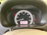 速度計を中心に必要な表示がまとまり、運転中も情報を確認しやすいメーターまわりです。表示が見やすい配置で、走行中に視線を大きく動かさず確認できるため、日々の運転をサポートします。