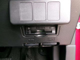 ETC車載器を装備しています。高速道路の料金所もストレスなく通行できます。すっきりとしたビルトインタイプですよ。
