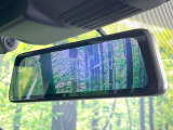 【デジタルルームミラー】後席の大きな荷物や同乗者で後方が確認しづらい時でも安心!カメラが撮影した車両後方の映像をルームミラー内に表示。クリアな視界で状況の確認が可能です!