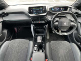 運転中の視線移動を抑えるレイアウトの「iCockpit」。