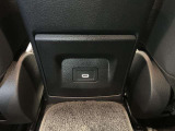 後席にC端子の充電口あります。