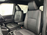 納車前にご案内しますボディーコーティングを施工する事をお勧めします。理由1納車時ピカピカ、2洗車も楽々だし雨で多少の汚れも無くなります、3運転してて気持ちがよいetc.
