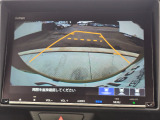 駐車時の安全確認をサポートするバックカメラも使用できます。インターナビで様々な情報を得ることもできます。