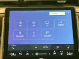 FM・AMやテレビ、Bluetooth、USBなどの音源を一覧から選べる画面です。使いたいメニューを視認しやすく、普段の通勤から長距離のお出かけまで幅広く活用できます。
