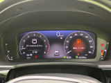 速度や時刻、燃料残量などの情報がメーター内にまとまり、運転中に必要な内容を確認しやすい配置です。表示が見やすく、日々の運転をサポートしてくれます。